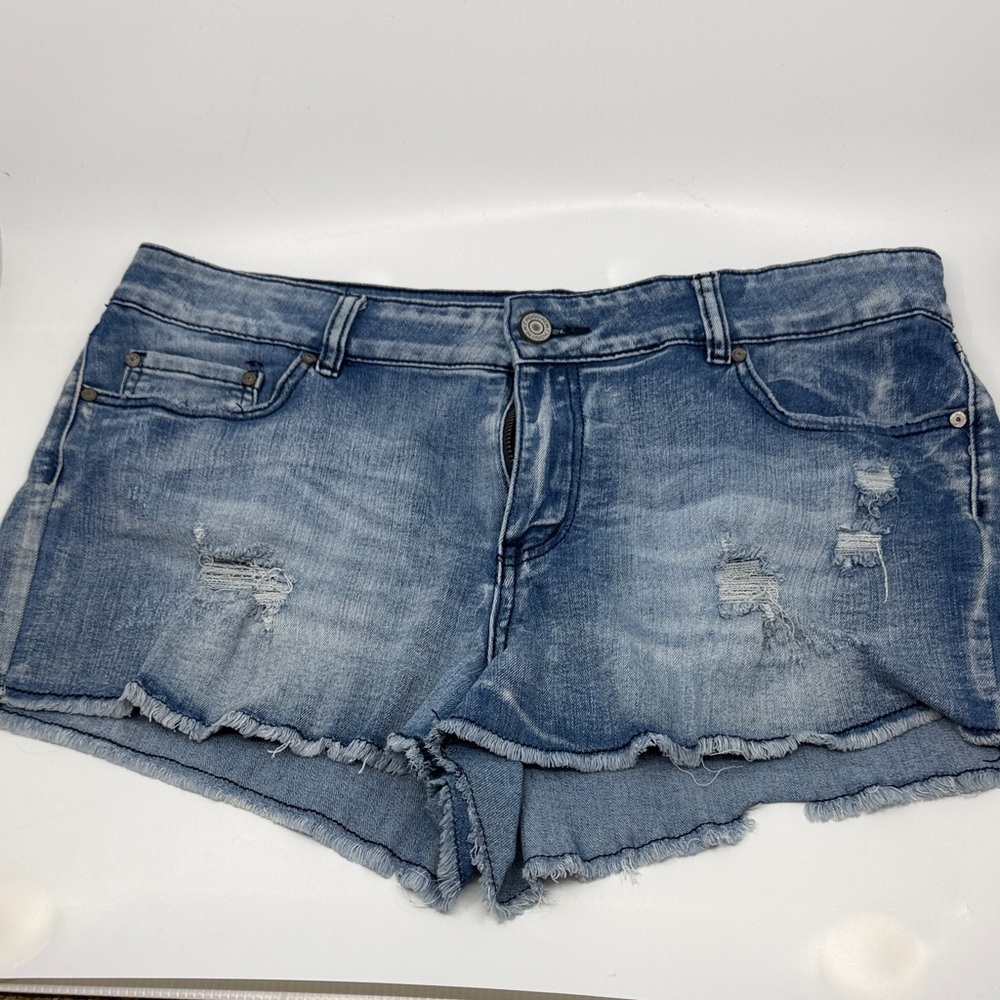 Indigo Rein Frayed Hem Jean Shorts